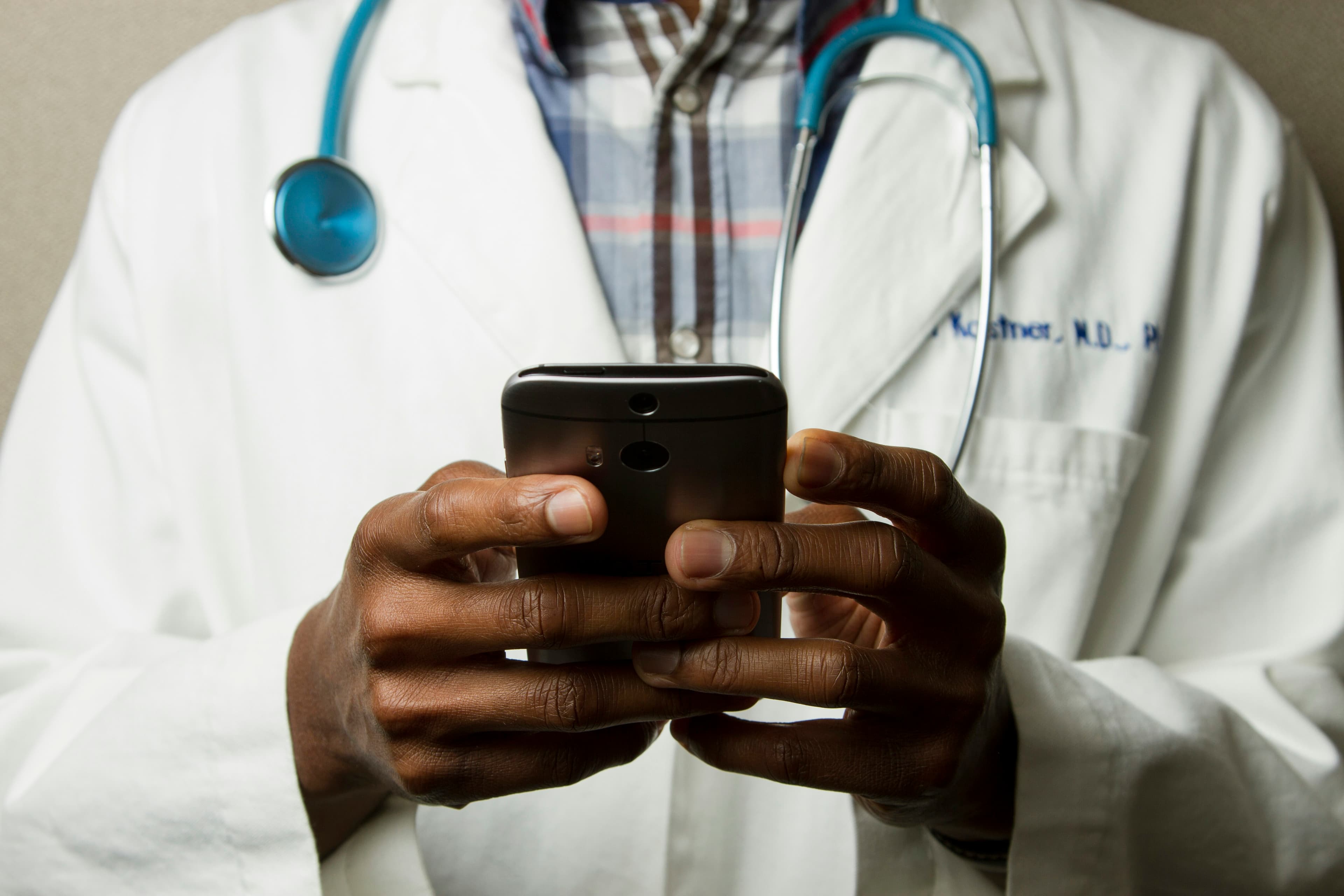 Professionnel de santé avec patient